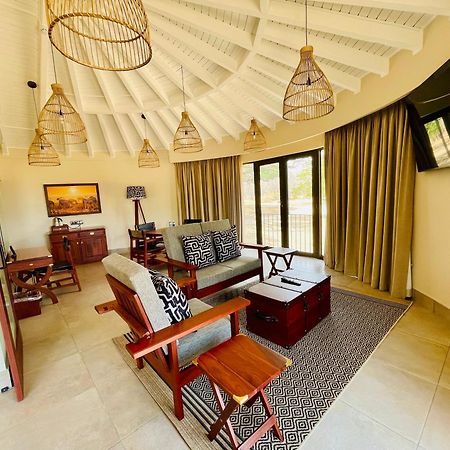 Hwange Safari Lodge Dete Esterno foto