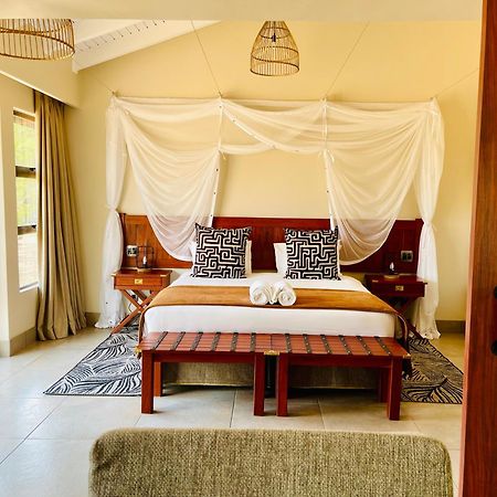 Hwange Safari Lodge Dete Esterno foto