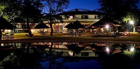 Hwange Safari Lodge Dete Esterno foto