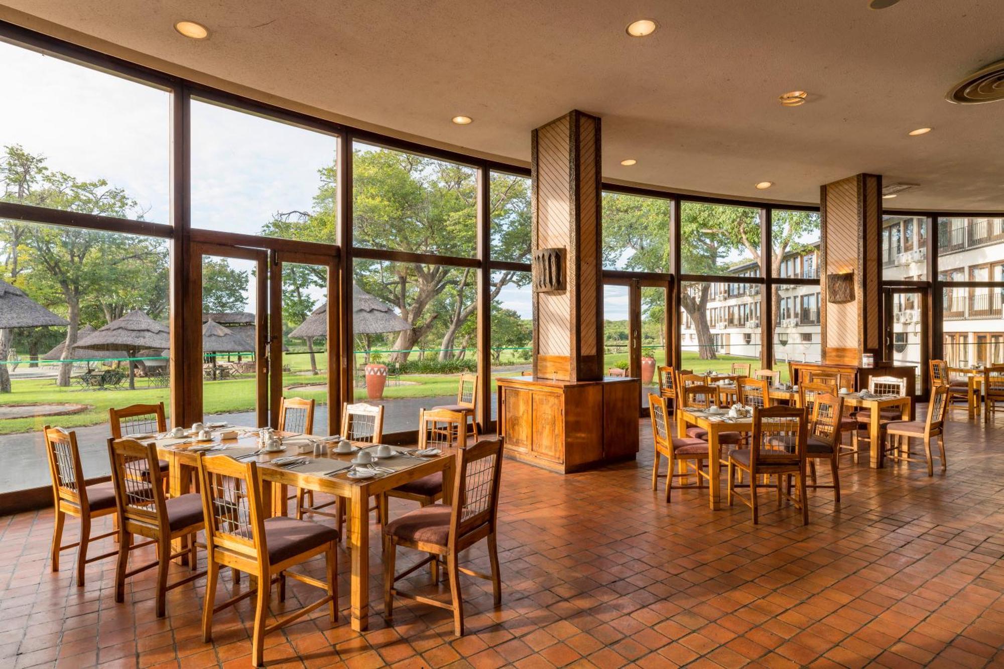 Hwange Safari Lodge Dete Esterno foto