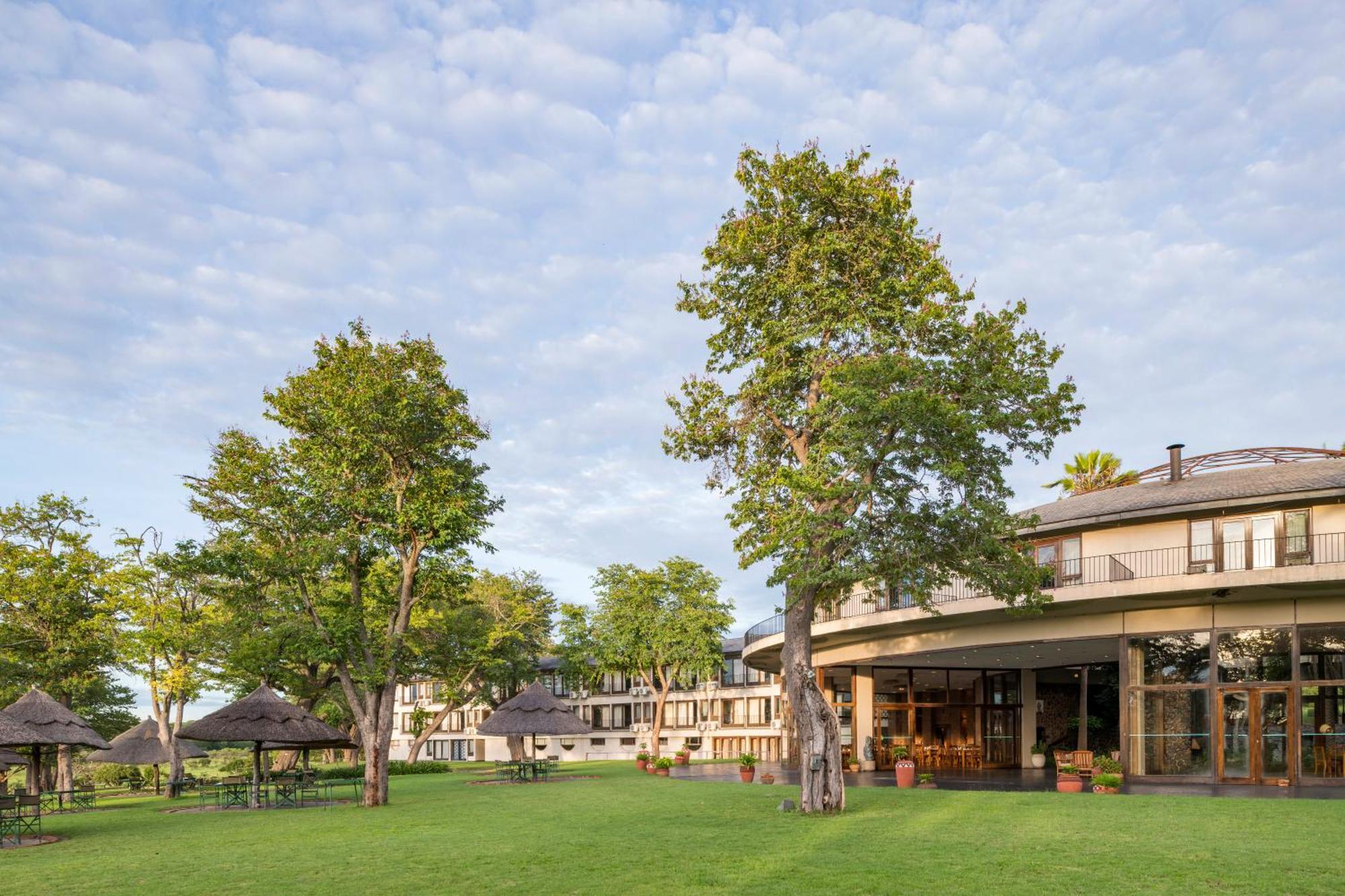 Hwange Safari Lodge Dete Esterno foto