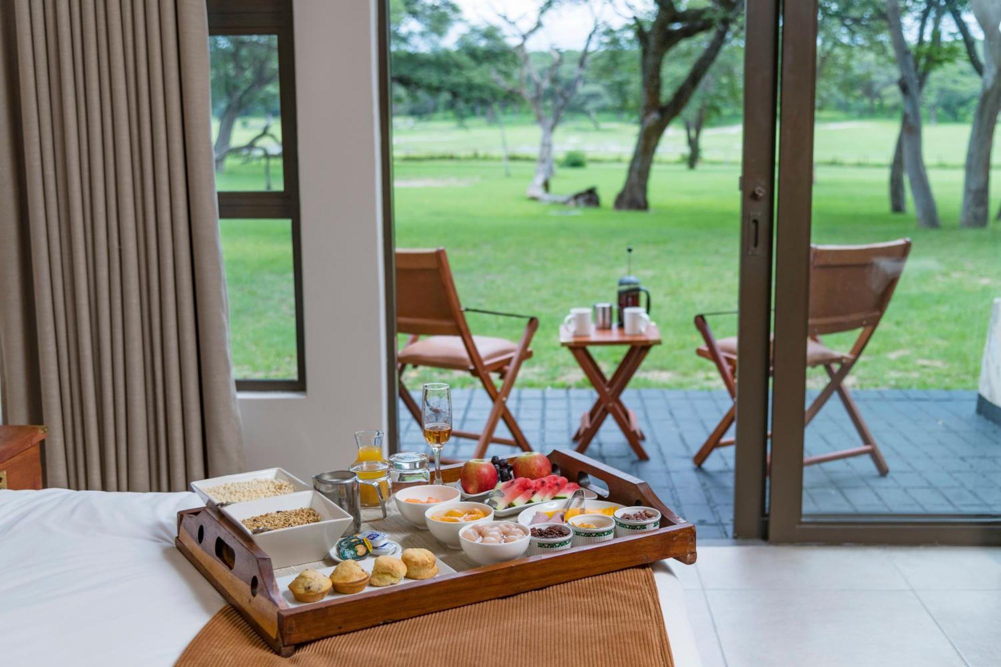 Hwange Safari Lodge Dete Esterno foto