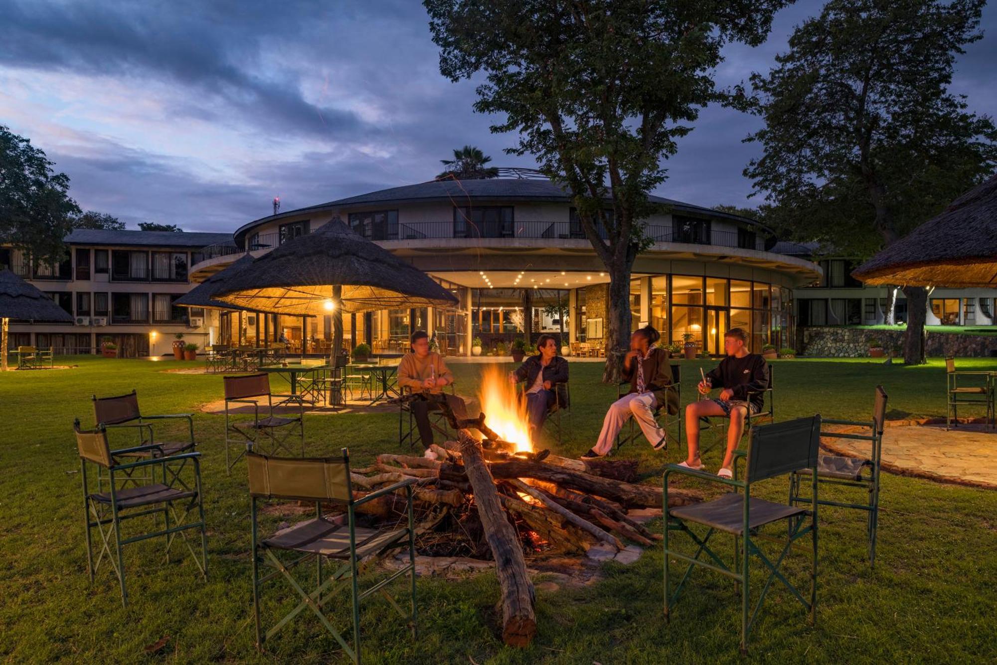Hwange Safari Lodge Dete Esterno foto